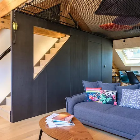 Sous Le Toit De Marie Et Jean La Bresse