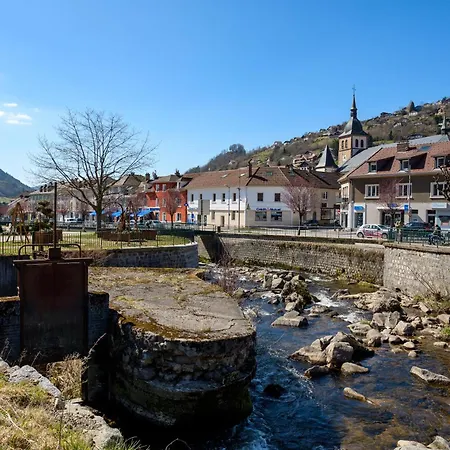 Sous Le Toit De Marie Et Jean *